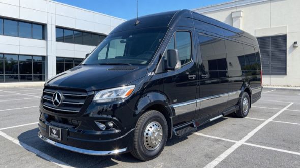 10 passenger sprinter van lansing