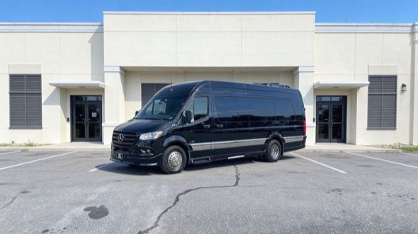 15 passenger sprinter van lansing